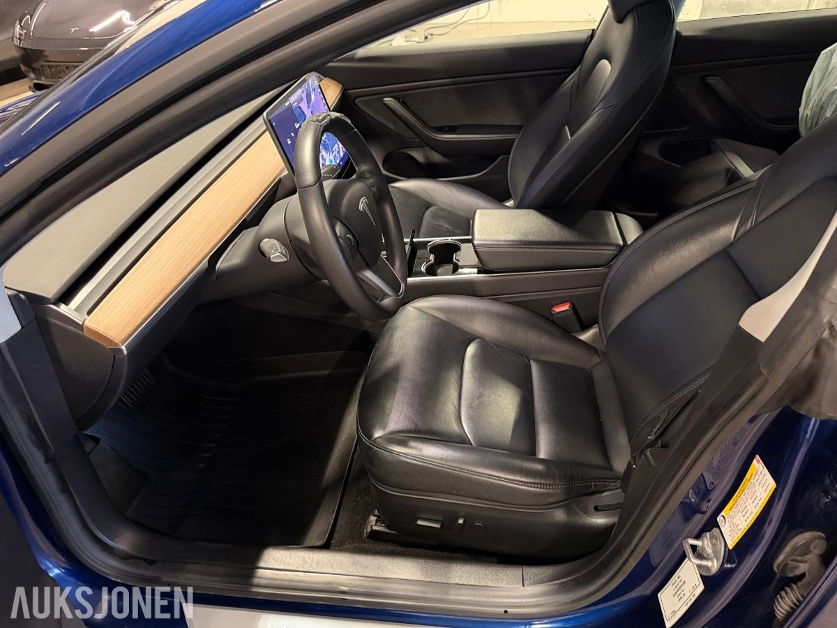 2019 Tesla Model 3 AWD – Hengerfeste – Lekker farge