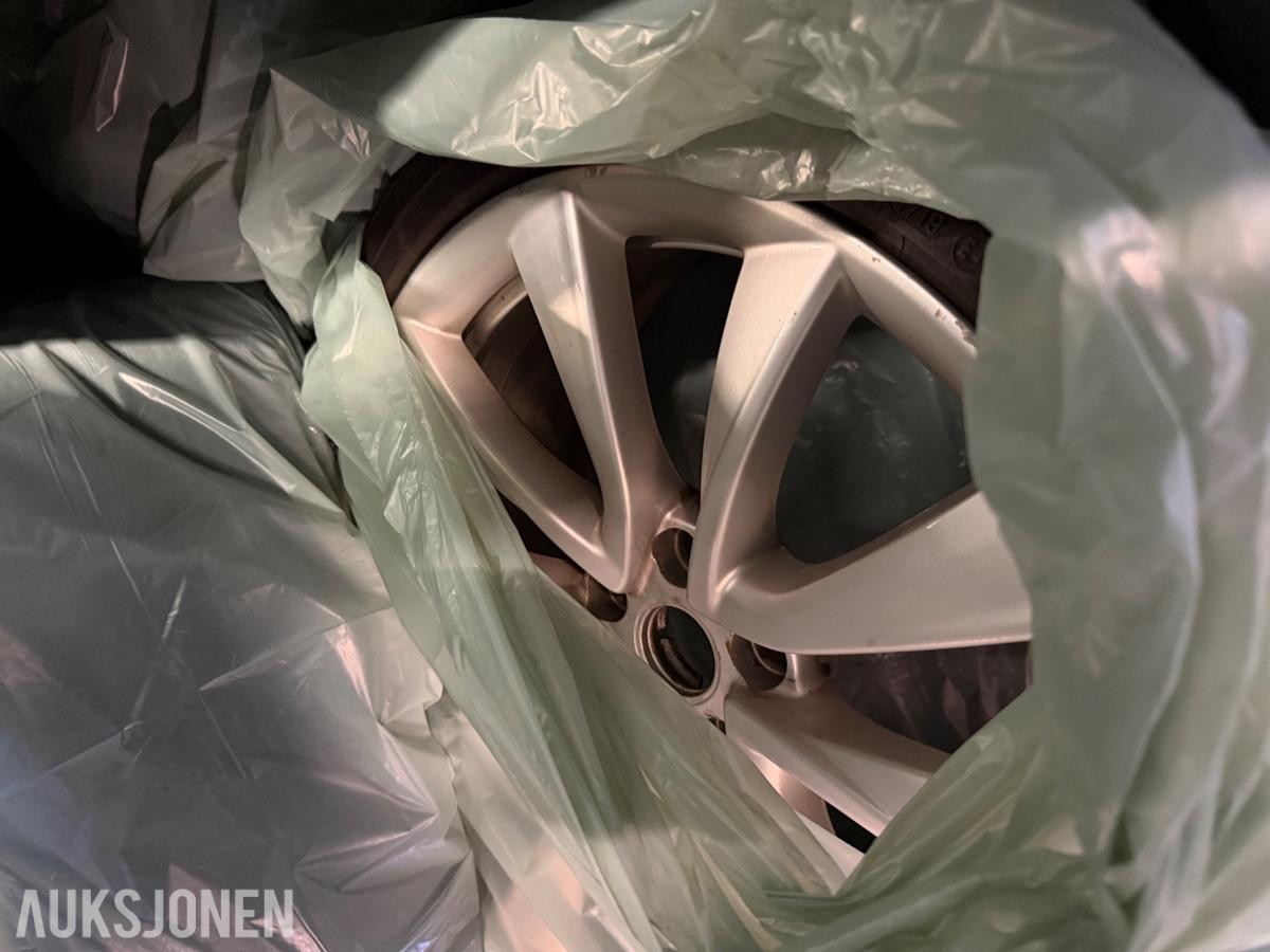 2019 Tesla Model 3 AWD – Hengerfeste – Lekker farge