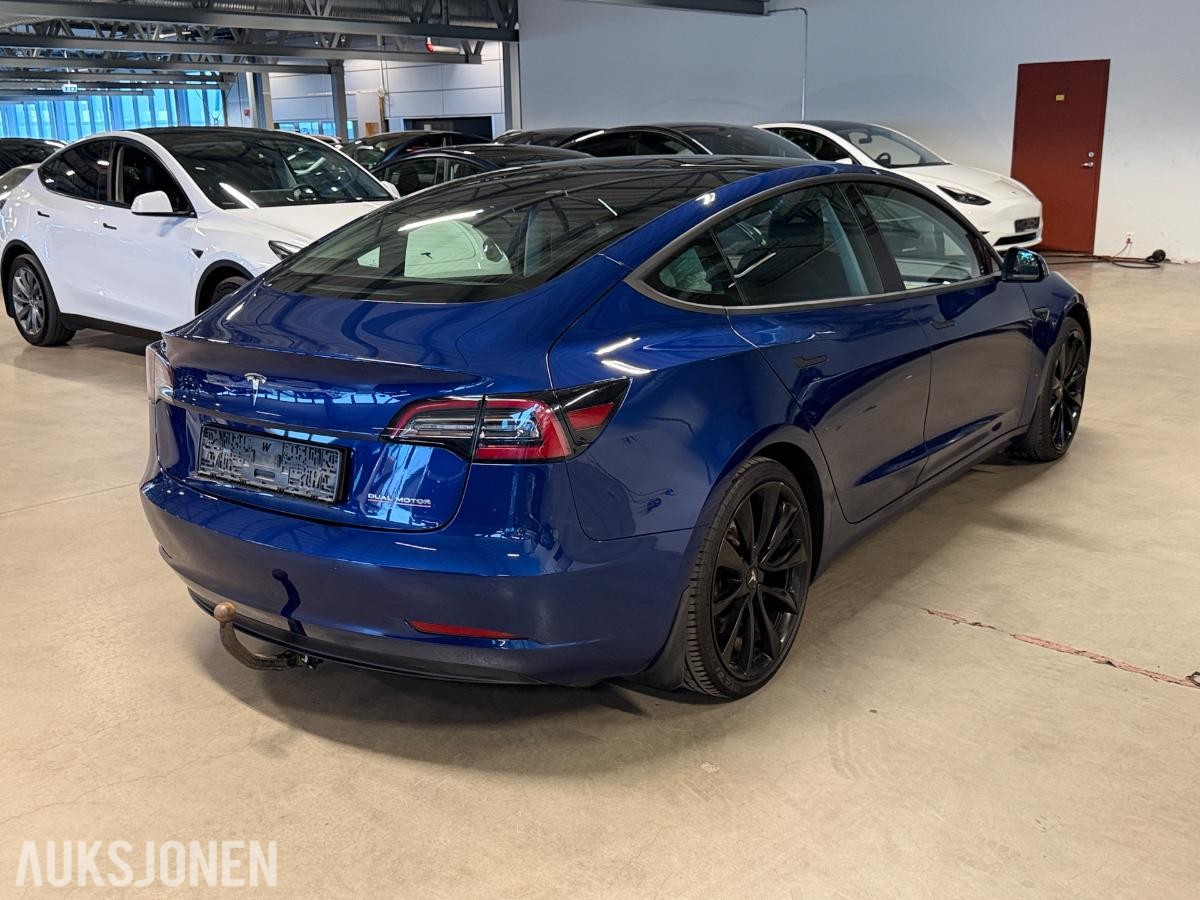 2019 Tesla Model 3 AWD – Hengerfeste – Lekker farge