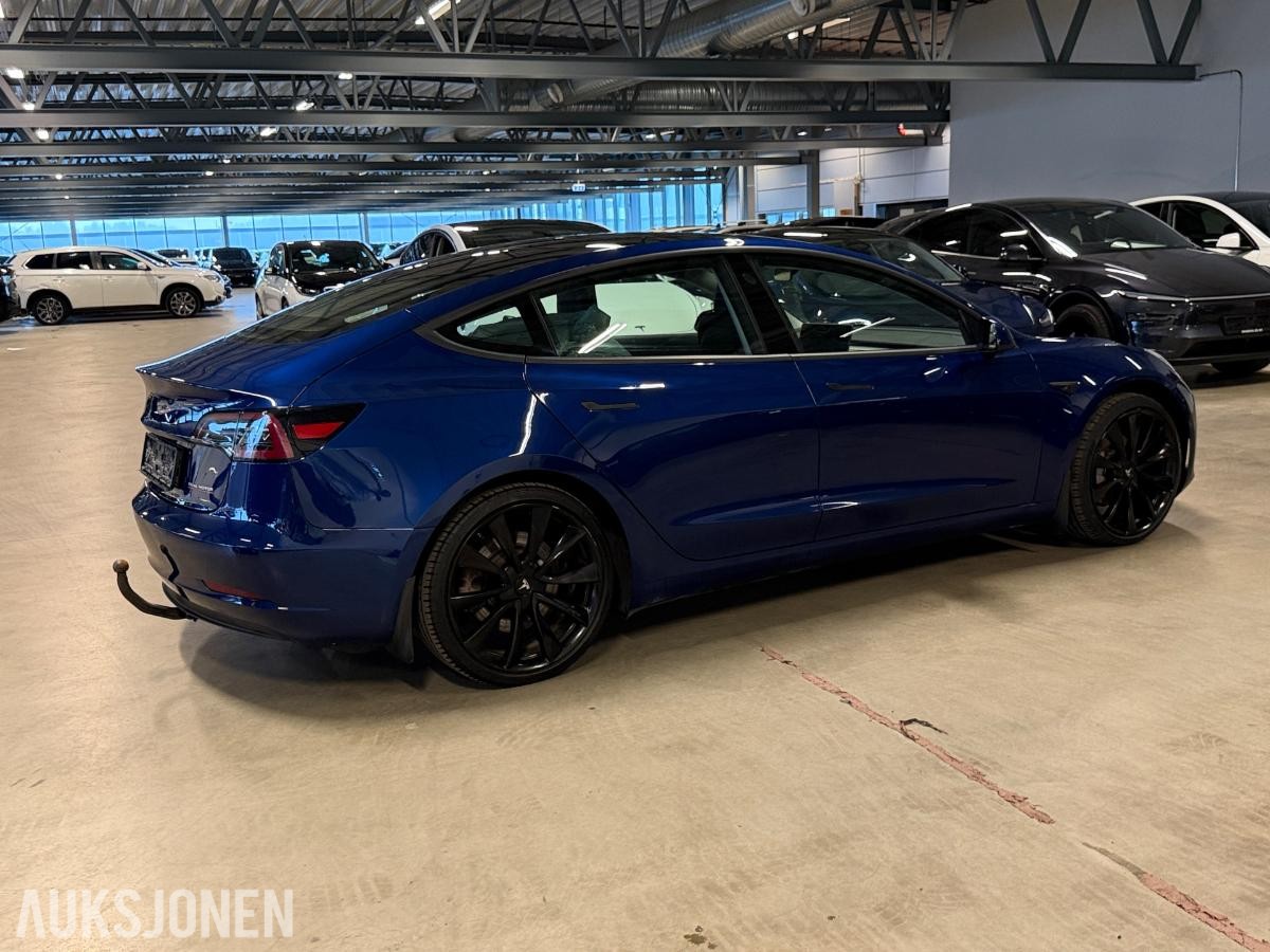 2019 Tesla Model 3 AWD – Hengerfeste – Lekker farge