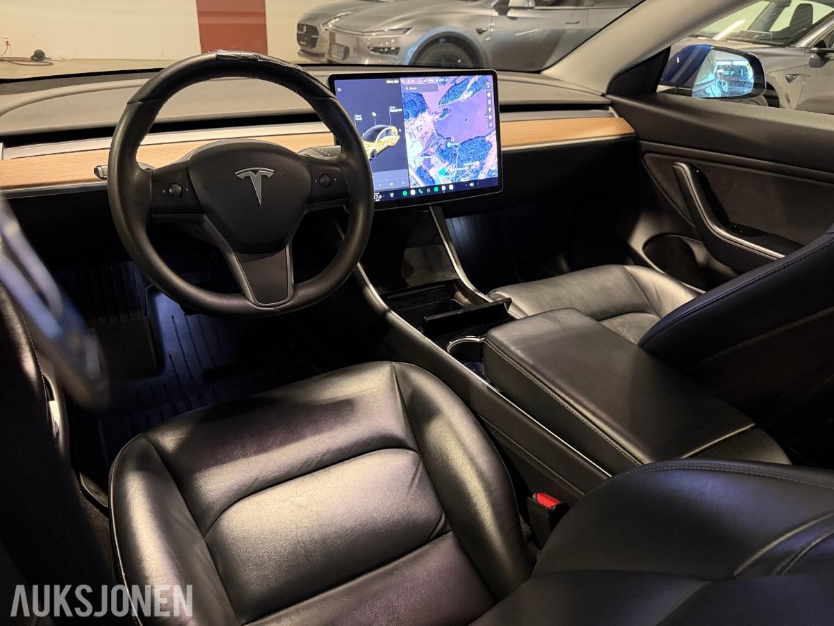 2019 Tesla Model 3 AWD – Hengerfeste – Lekker farge