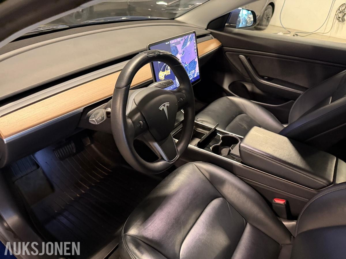 2019 Tesla Model 3 AWD – Hengerfeste – Lekker farge