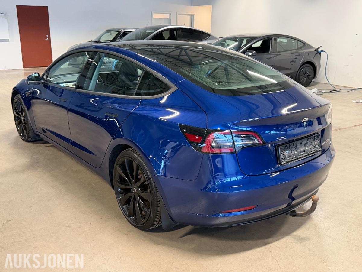 2019 Tesla Model 3 AWD – Hengerfeste – Lekker farge