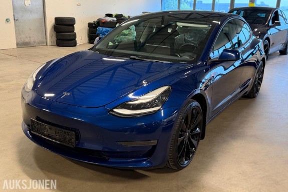 2019 Tesla Model 3 AWD – Hengerfeste – Lekker farge