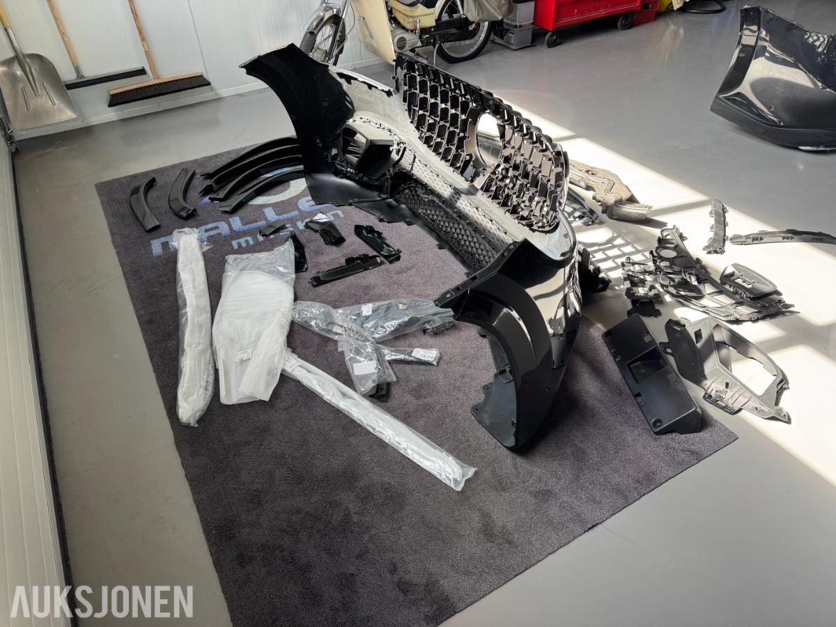 2025 AMG 63 kit / frontfanger med grill og hjulbuer / ubrukt