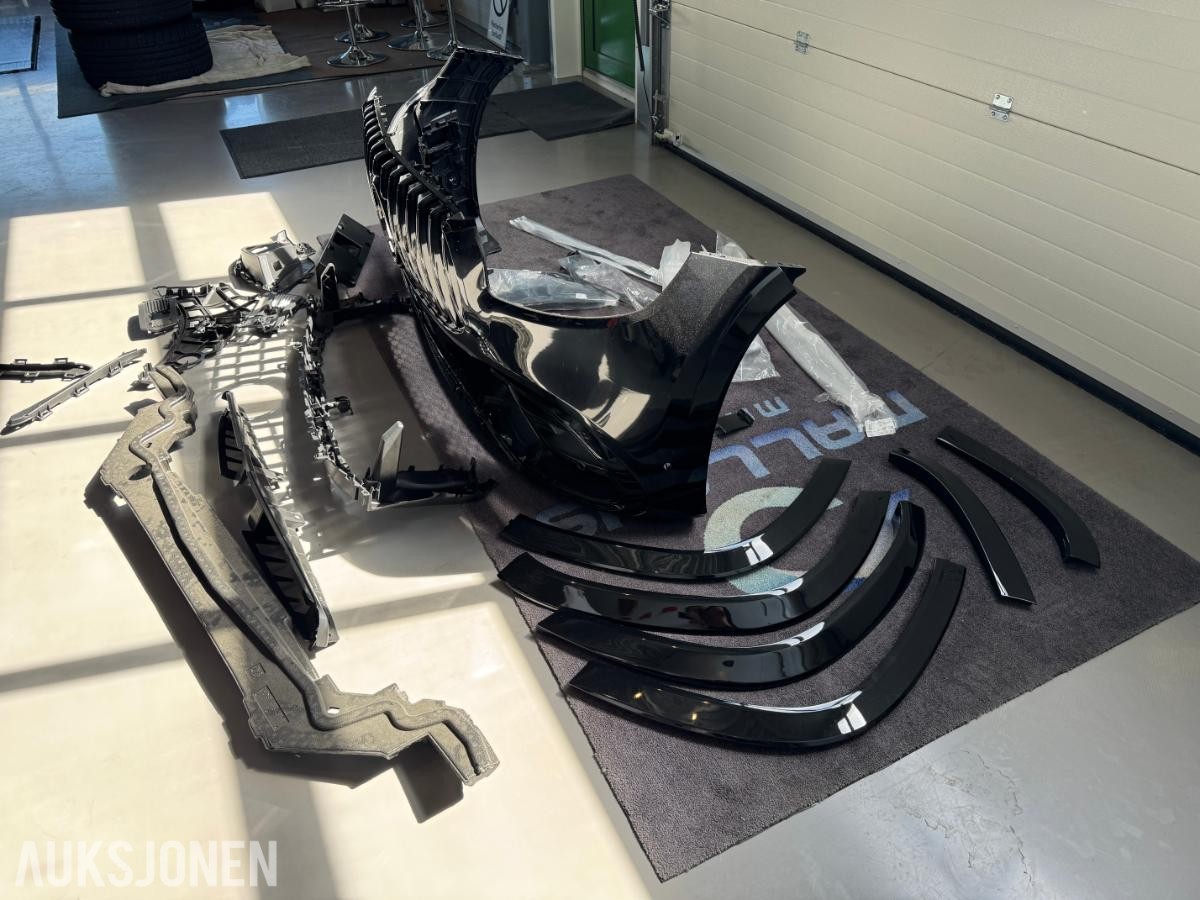 2025 AMG 63 kit / frontfanger med grill og hjulbuer / ubrukt