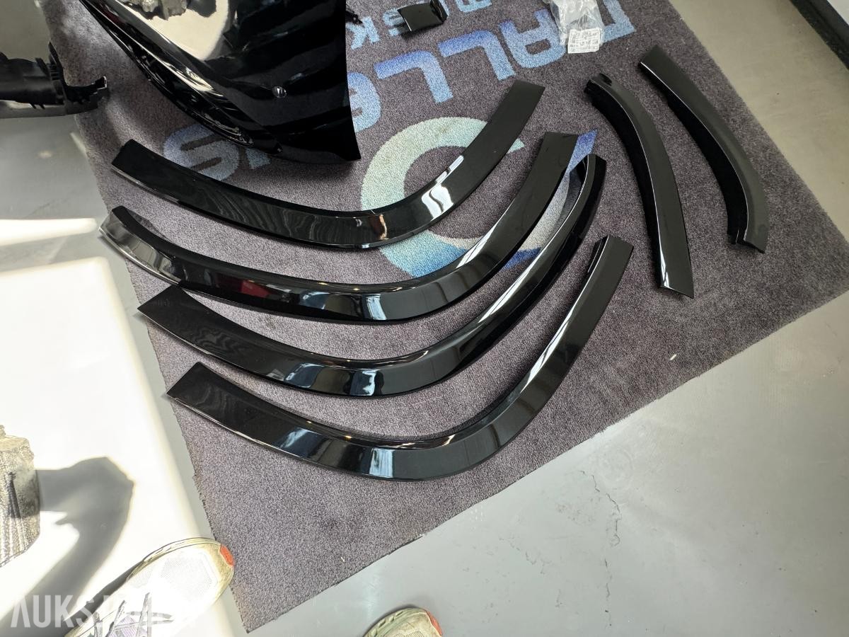 2025 AMG 63 kit / frontfanger med grill og hjulbuer / ubrukt
