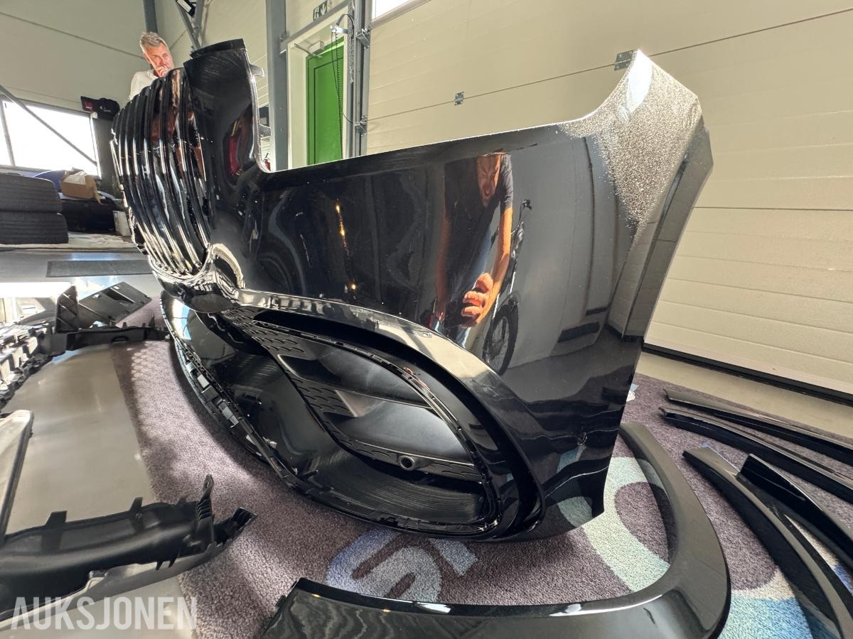 2025 AMG 63 kit / frontfanger med grill og hjulbuer / ubrukt