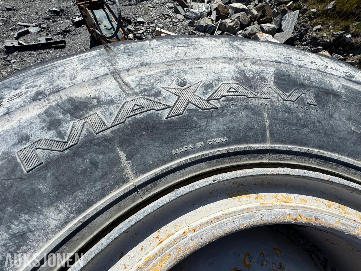 Maxam MS301 20.5 R25 dekk og felg / 4 stk