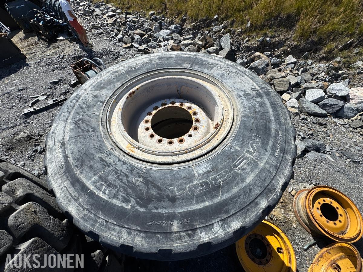 Maxam MS301 20.5 R25 dekk og felg / 4 stk