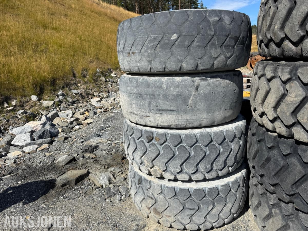 Maxam MS301 20.5 R25 dekk og felg / 4 stk