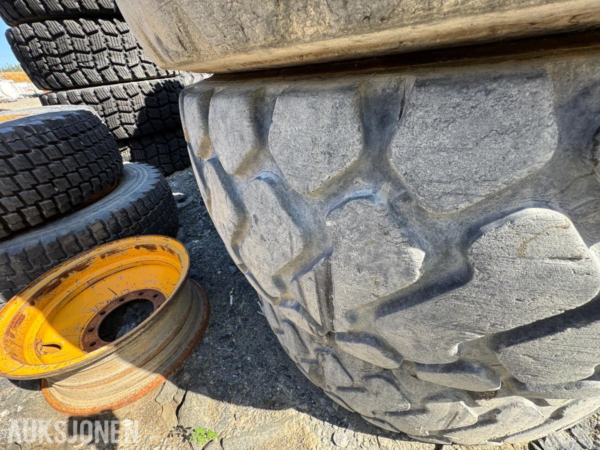 Maxam MS301 20.5 R25 dekk og felg / 4 stk