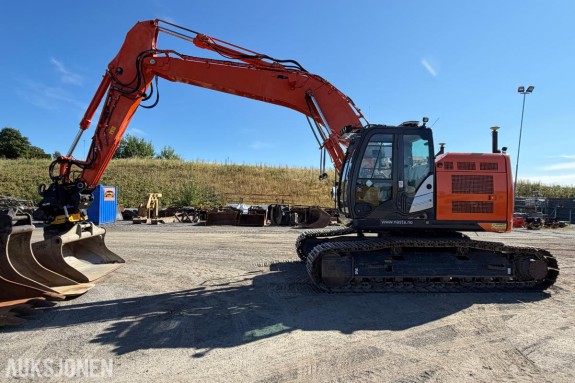 2019 Hitachi ZX 225USR LC-6 Gravemaskin| GPS | Engcon EC226 | EC-Oil | Servicehistorikk | Sentralsmøring | 3 skuffer