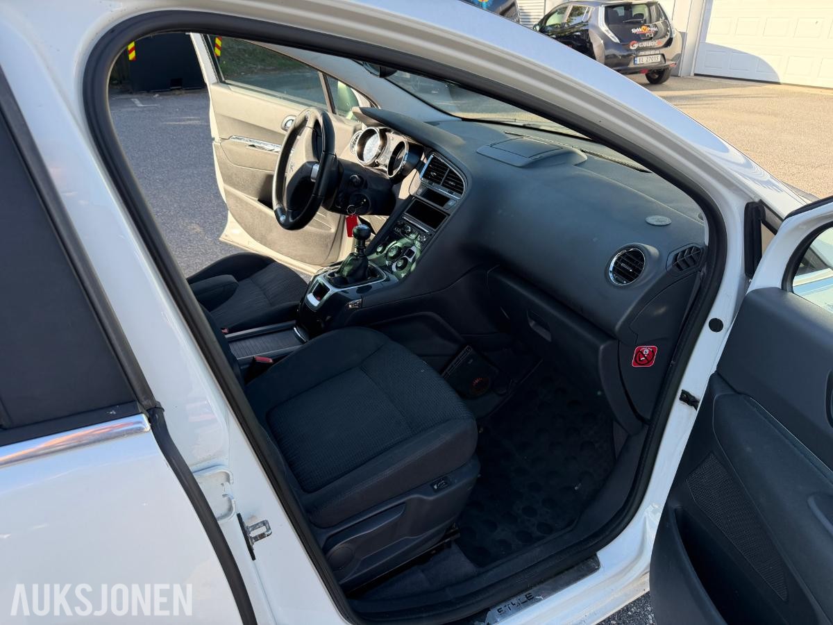 2013 Peugeot 5008 114 HK 7-SETER NAVI CRUISE PANO