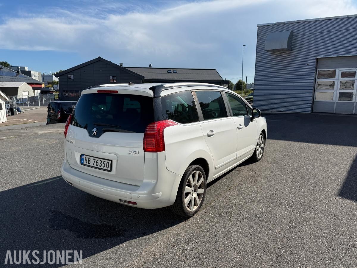 2013 Peugeot 5008 114 HK 7-SETER NAVI CRUISE PANO