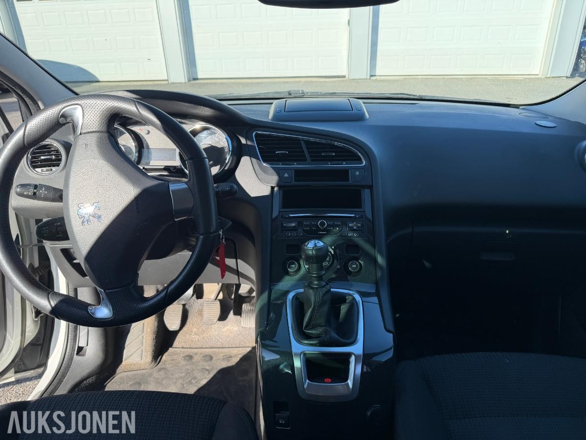 2013 Peugeot 5008 114 HK 7-SETER NAVI CRUISE PANO