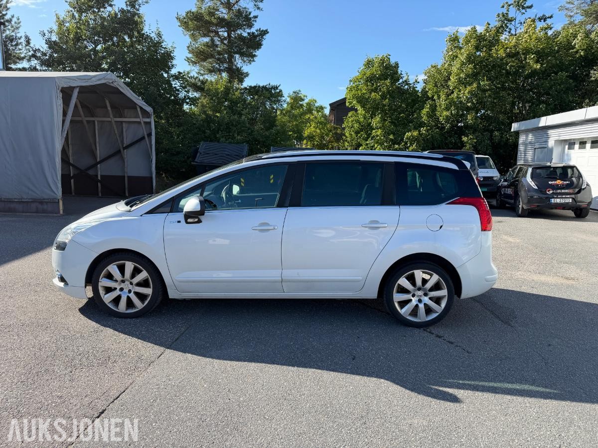 2013 Peugeot 5008 114 HK 7-SETER NAVI CRUISE PANO