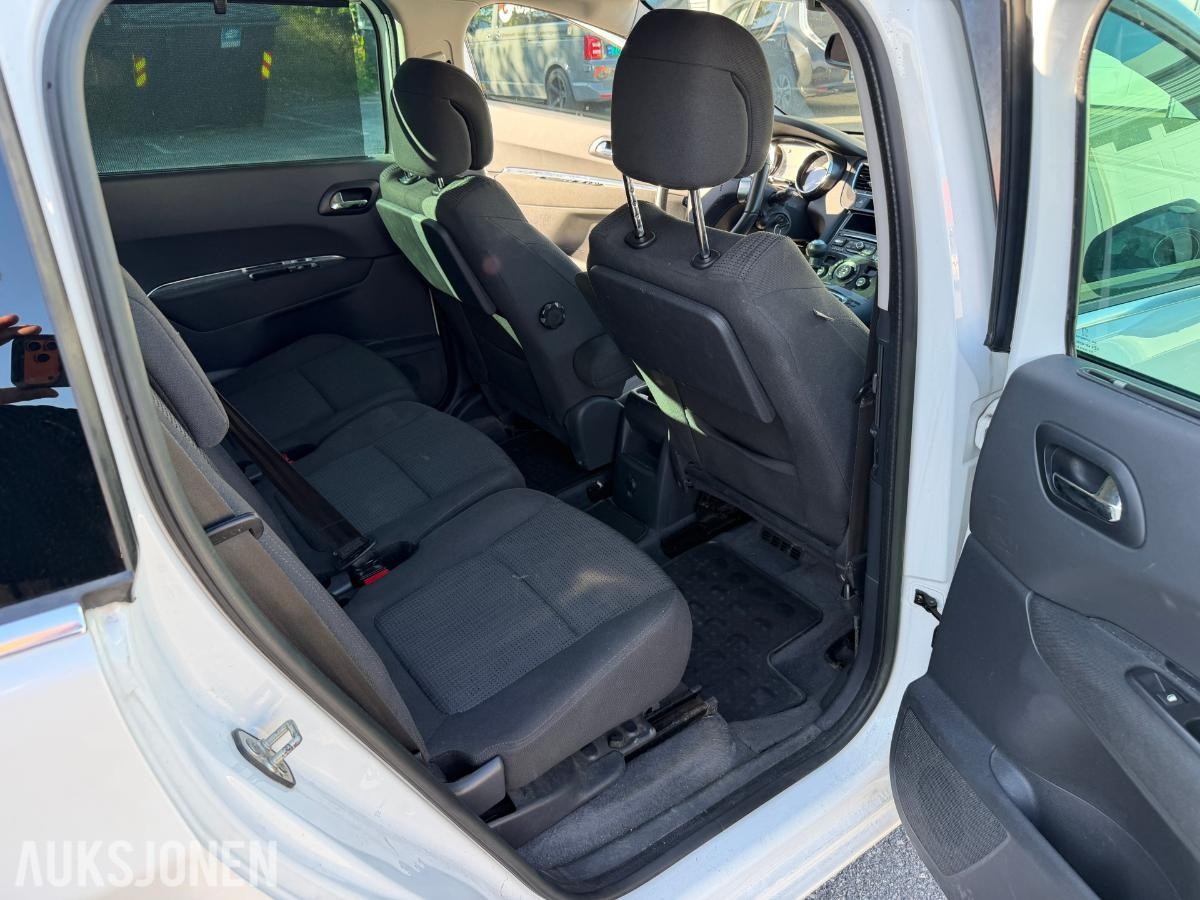 2013 Peugeot 5008 114 HK 7-SETER NAVI CRUISE PANO