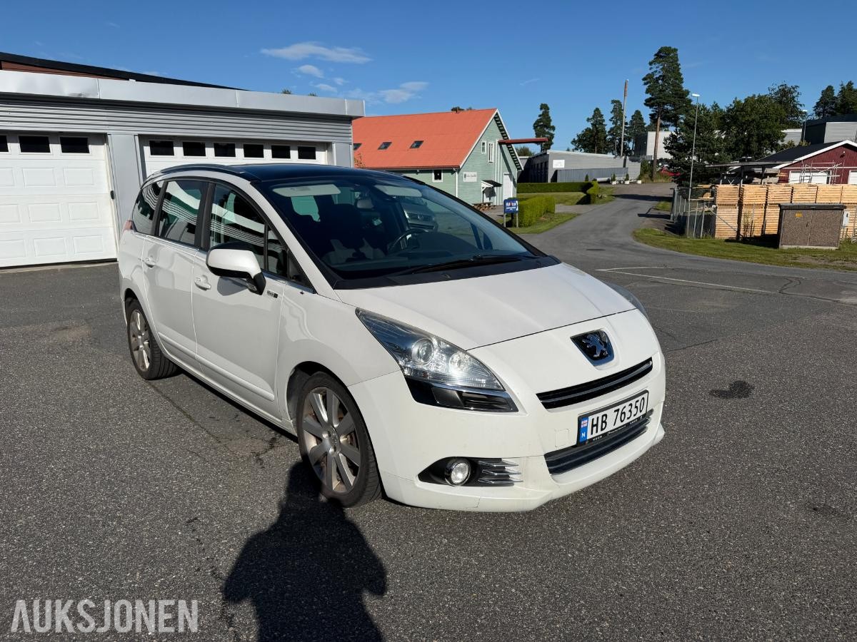 2013 Peugeot 5008 114 HK 7-SETER NAVI CRUISE PANO