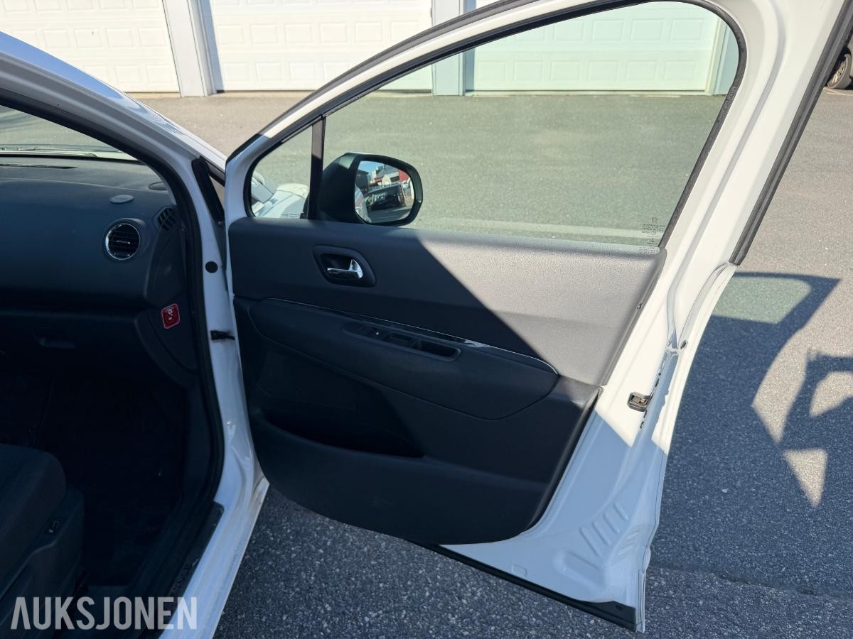 2013 Peugeot 5008 114 HK 7-SETER NAVI CRUISE PANO