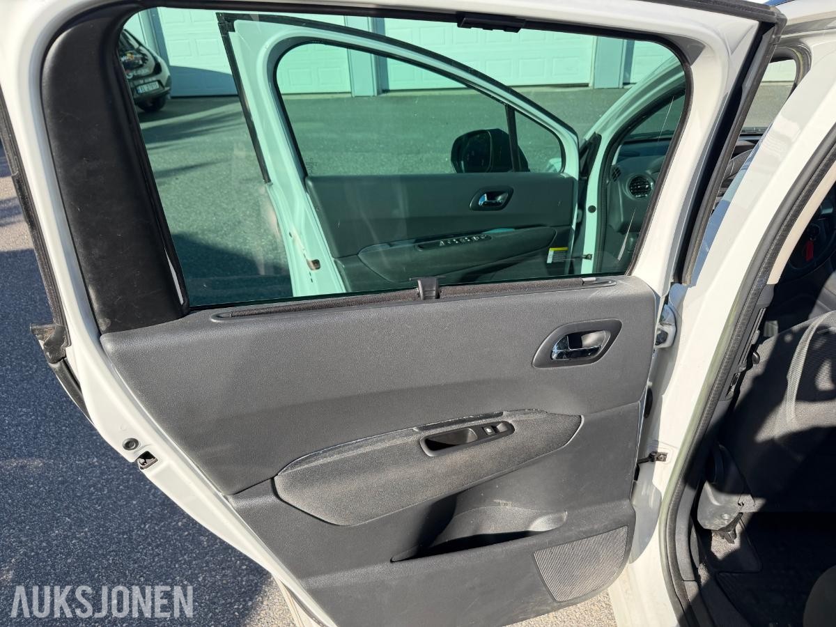 2013 Peugeot 5008 114 HK 7-SETER NAVI CRUISE PANO