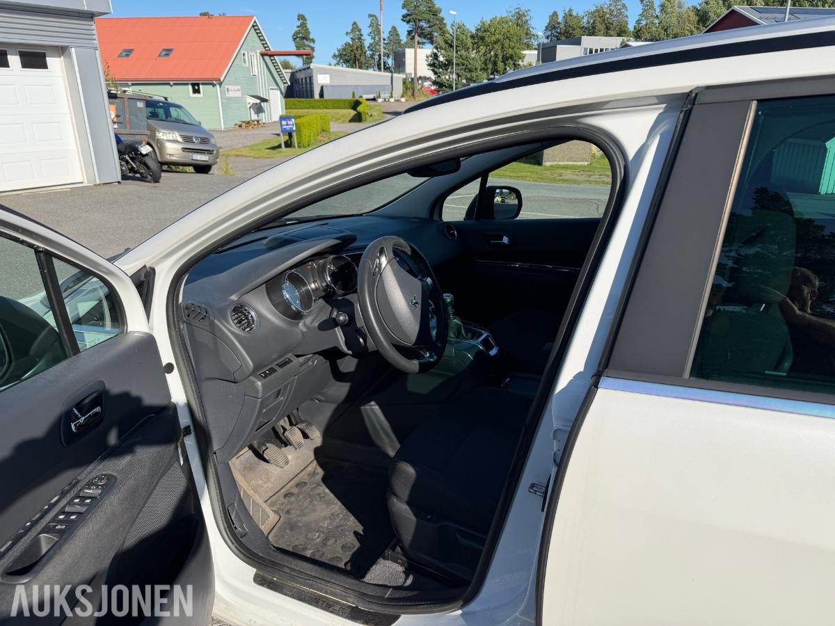 2013 Peugeot 5008 114 HK 7-SETER NAVI CRUISE PANO