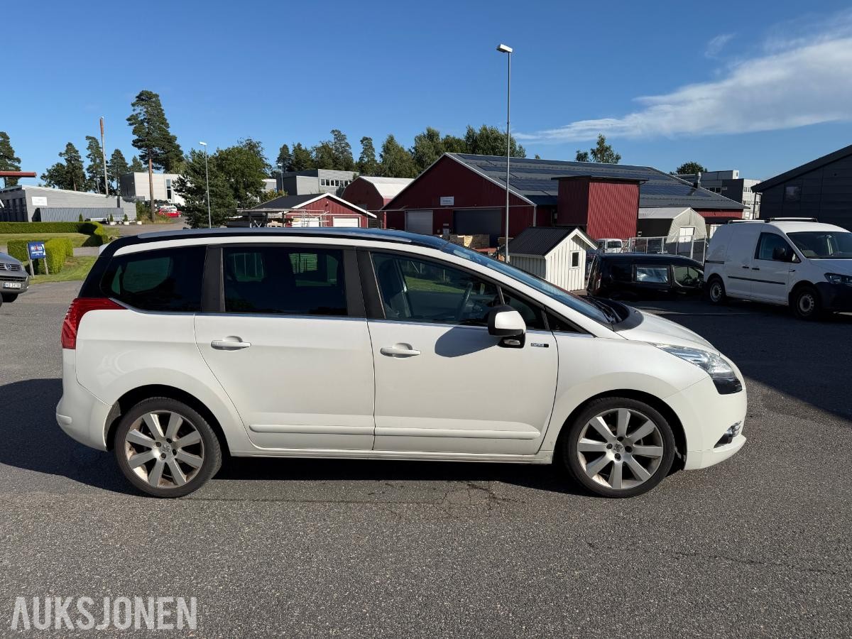 2013 Peugeot 5008 114 HK 7-SETER NAVI CRUISE PANO