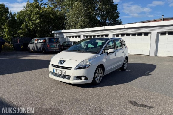 2013 Peugeot 5008 114 HK 7-SETER NAVI CRUISE PANO