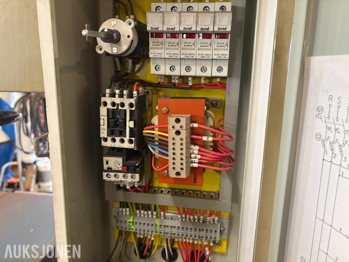 Somatec STKB 40V vertikal metallbåndsag med blad-sveiser – 400V
