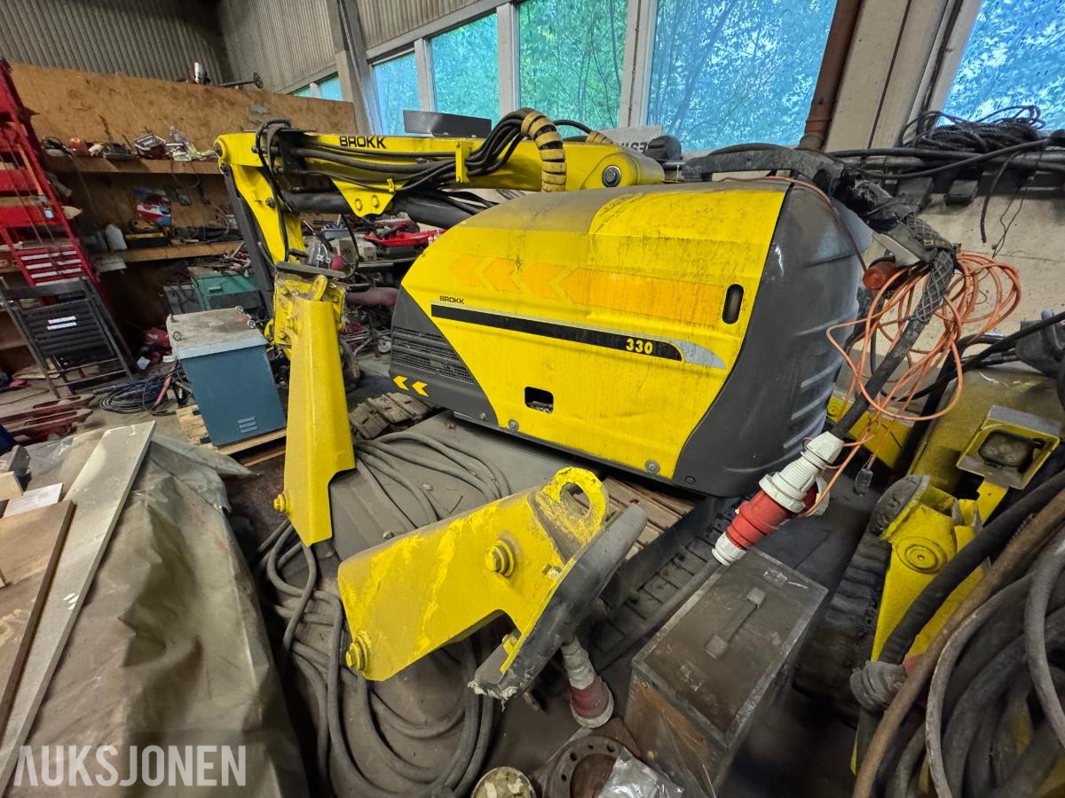 2005 Brokk 330 rivningsrobot / 1839 timer
