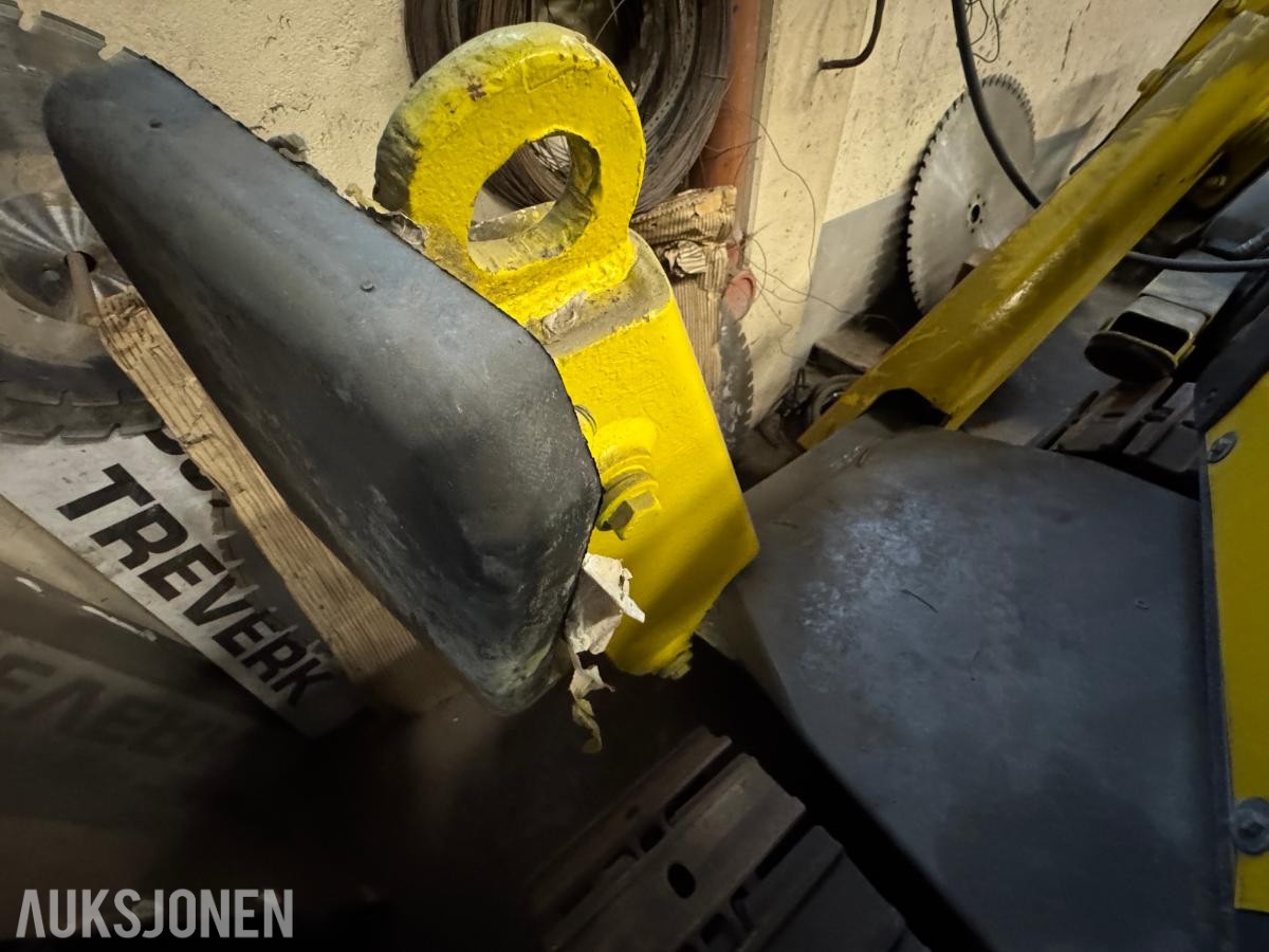 2005 Brokk 330 rivningsrobot / 1839 timer