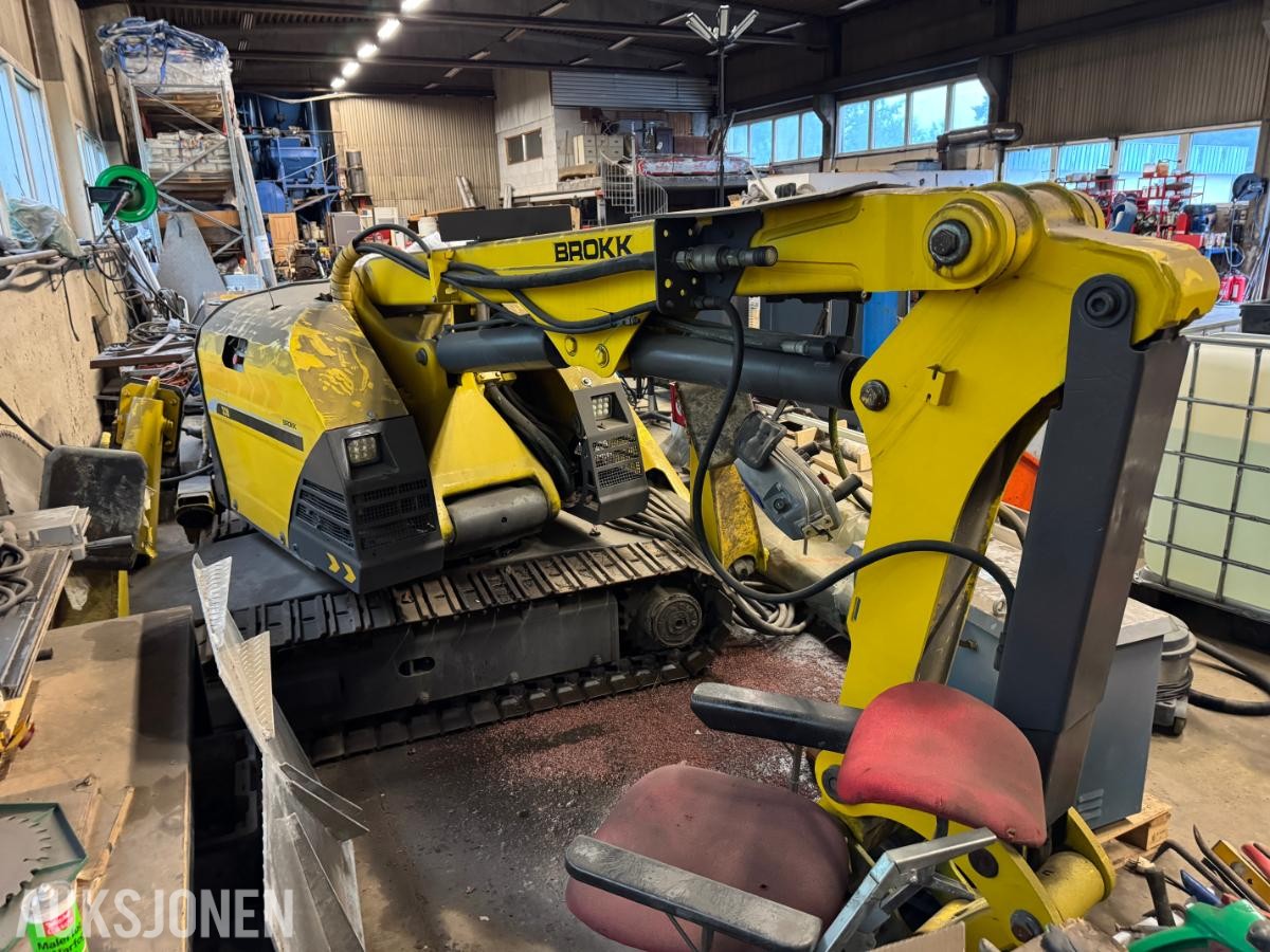 2005 Brokk 330 rivningsrobot / 1839 timer