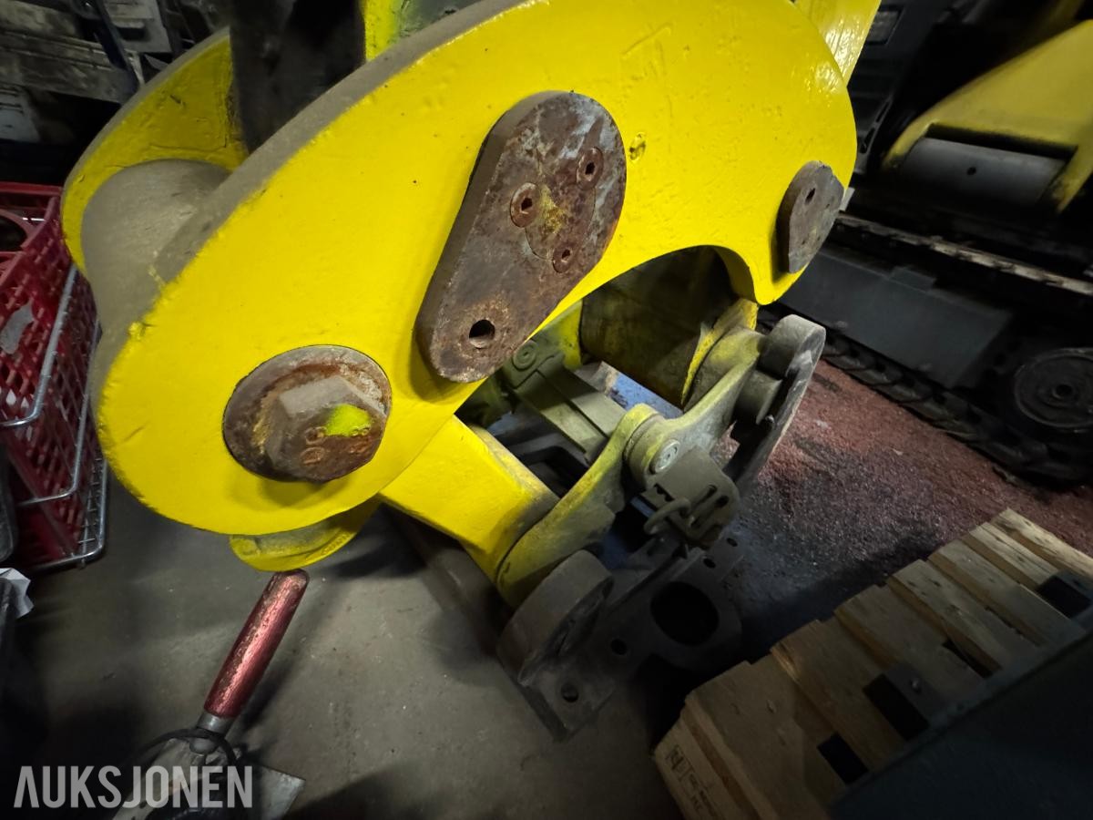 2005 Brokk 330 rivningsrobot / 1839 timer