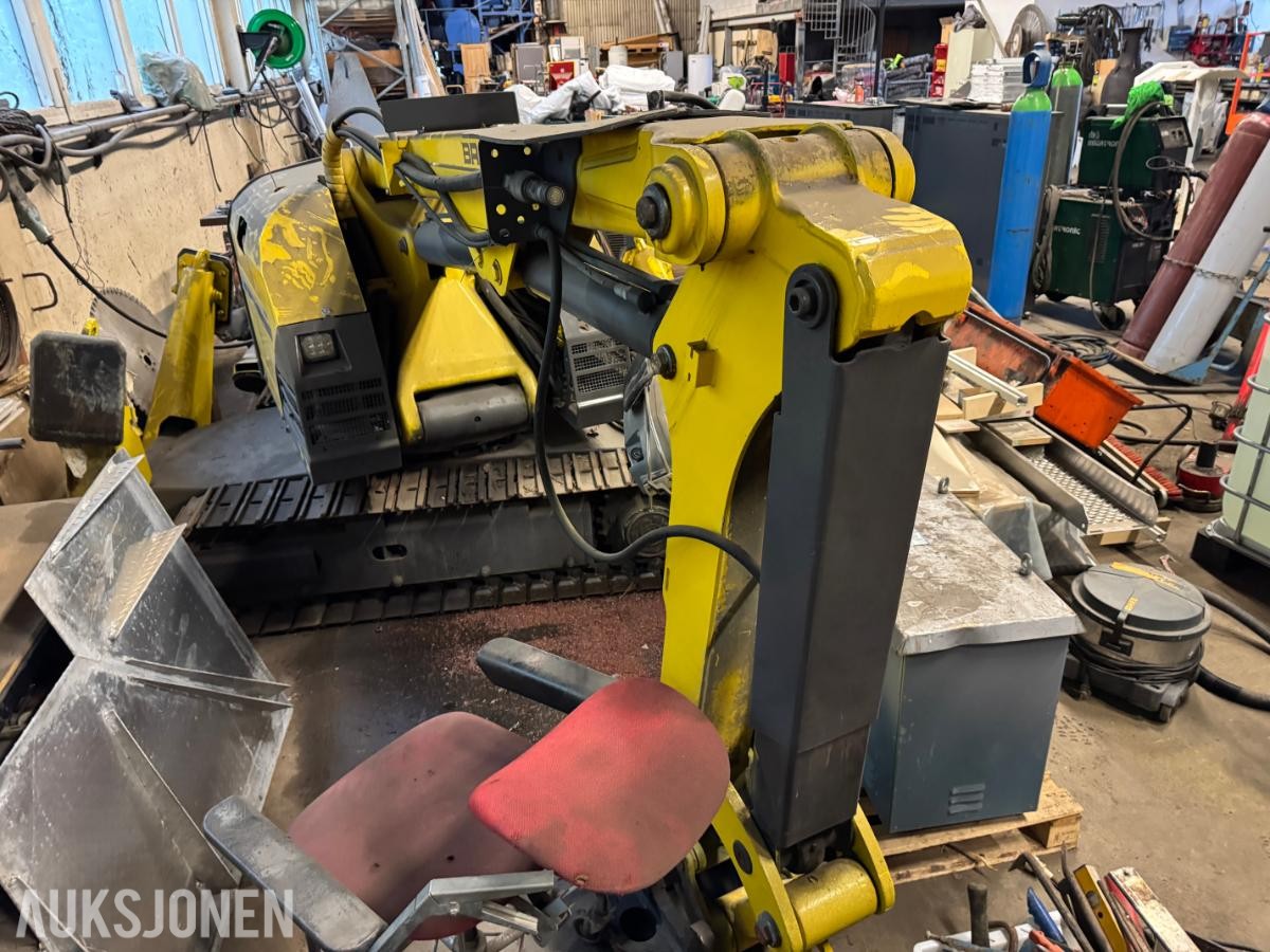2005 Brokk 330 rivningsrobot / 1839 timer