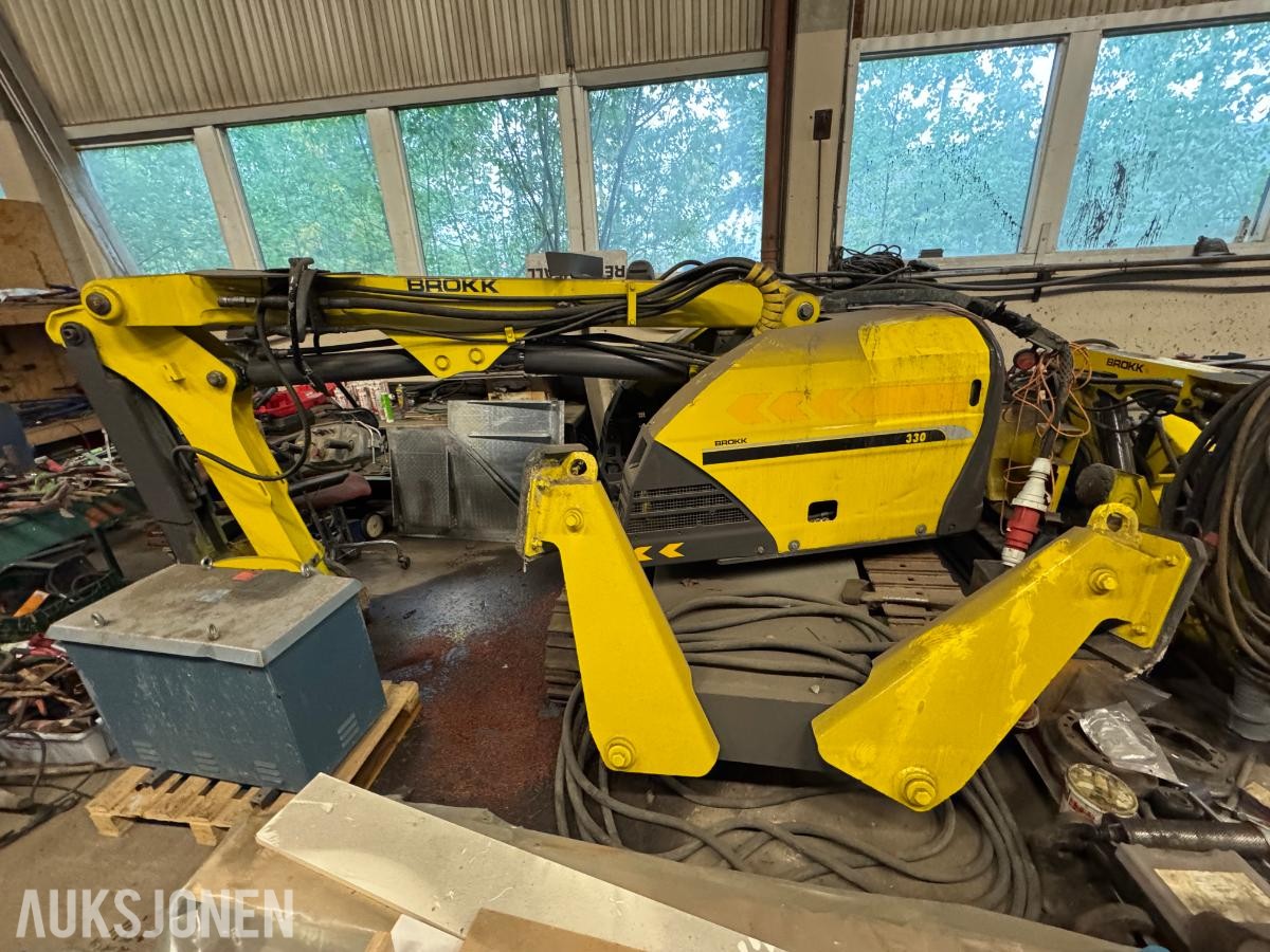 2005 Brokk 330 rivningsrobot / 1839 timer