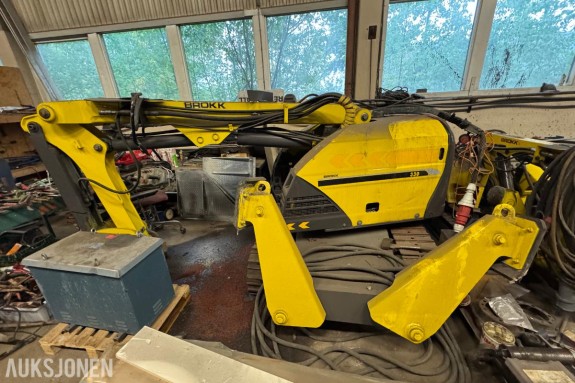 2005 Brokk 330 rivningsrobot / 1839 timer