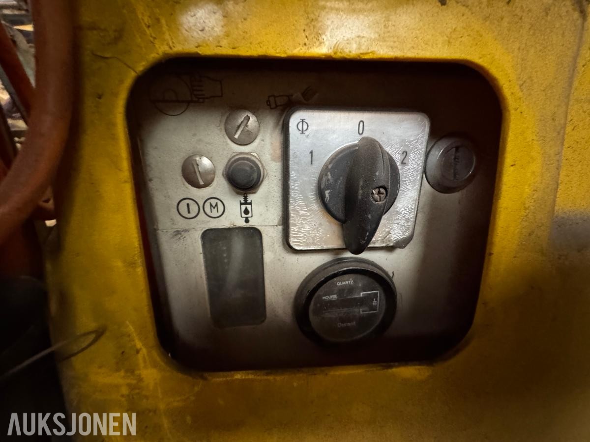 2005 Brokk 90 Rev.E rivningsrobot / 2377 timer