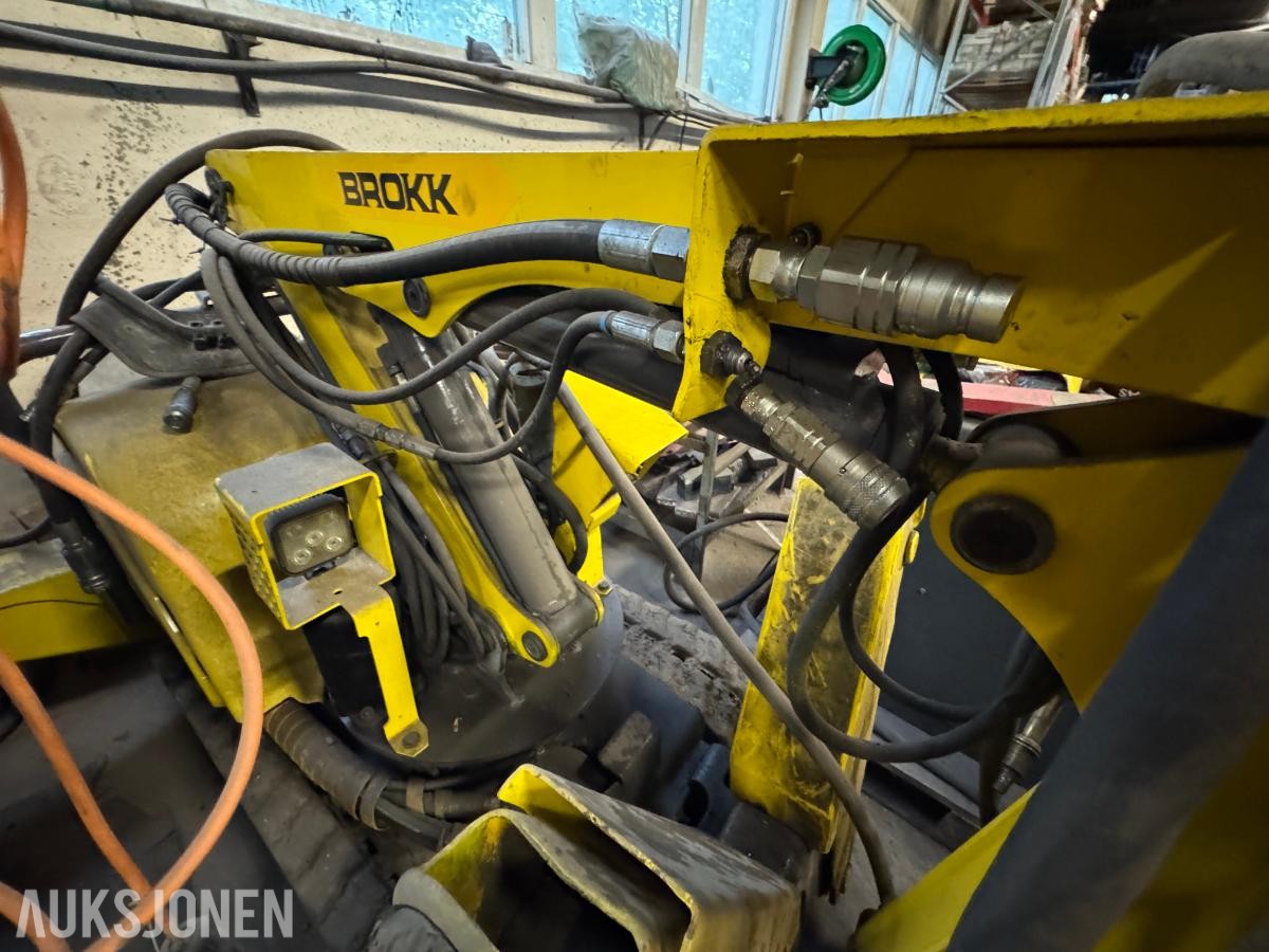 2005 Brokk 90 Rev.E rivningsrobot / 2377 timer
