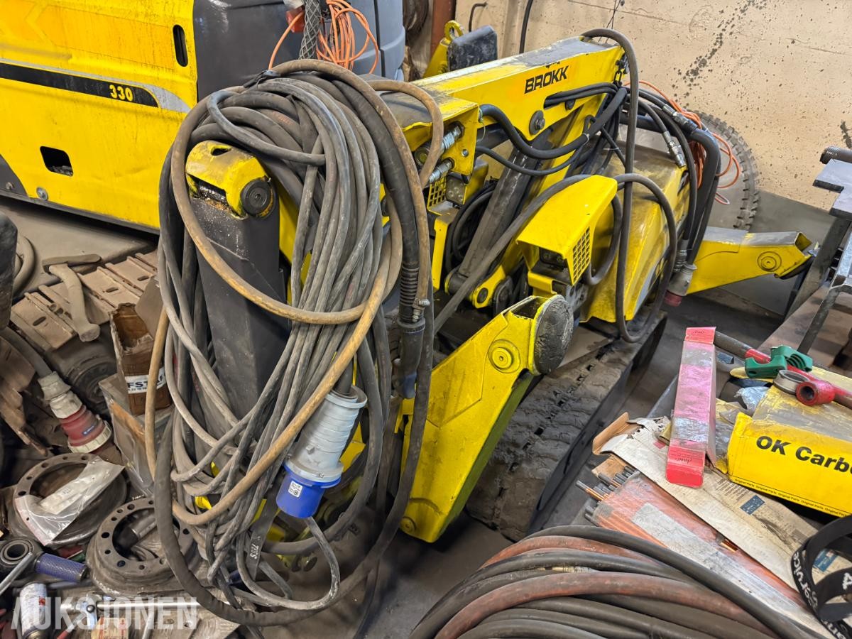 2005 Brokk 90 Rev.E rivningsrobot / 2377 timer