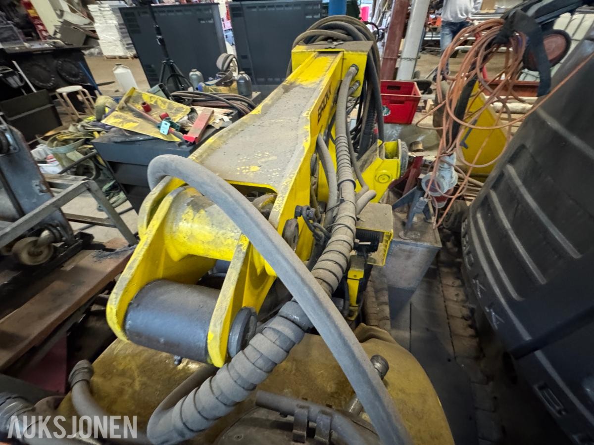 2005 Brokk 90 Rev.E rivningsrobot / 2377 timer