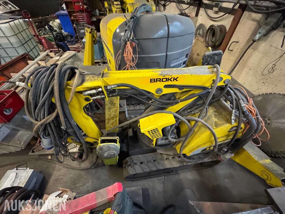 2005 Brokk 90 Rev.E rivningsrobot / 2377 timer