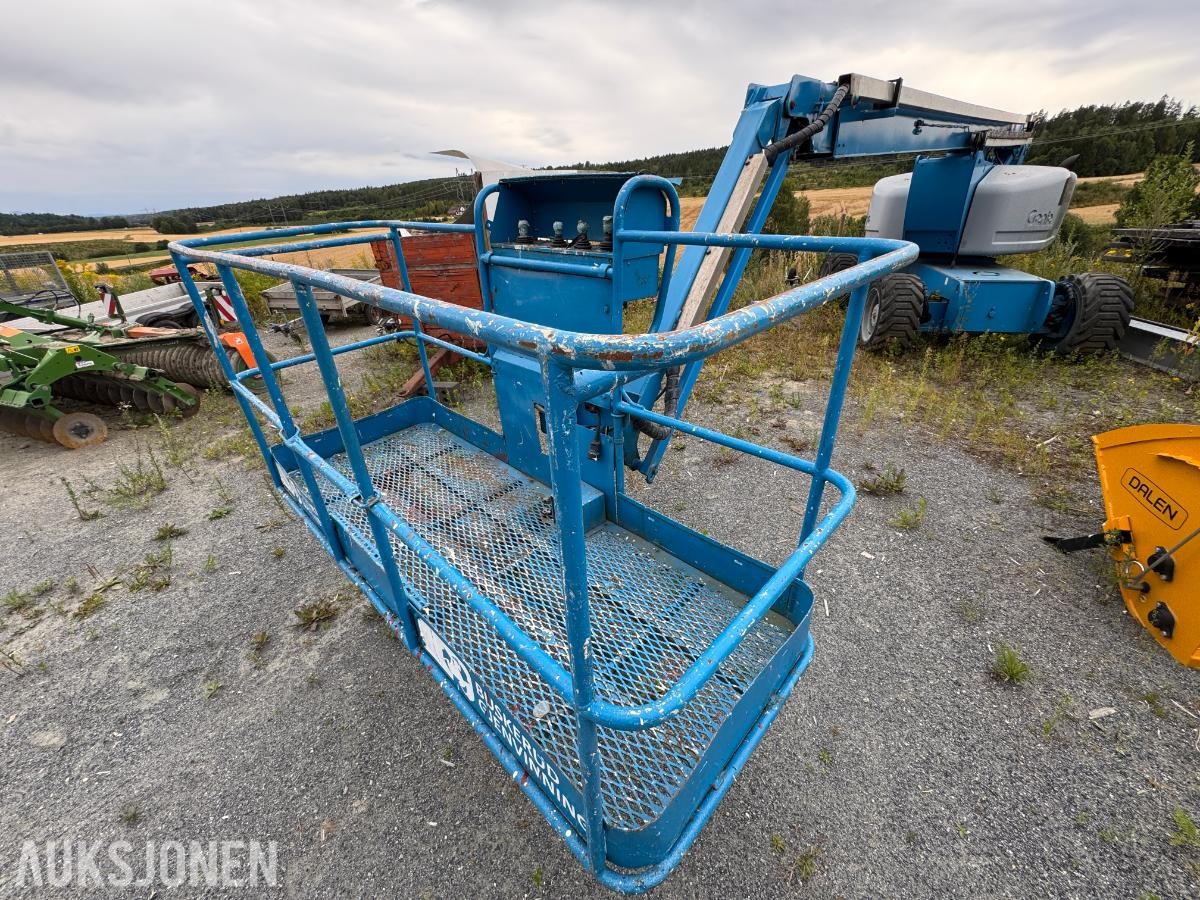 2006 Genie Z-80/60 bomlift / 4x4