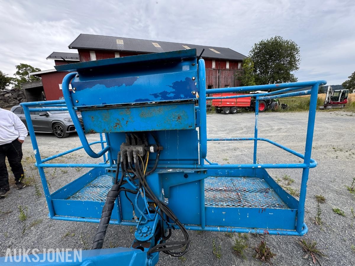 2006 Genie Z-80/60 bomlift / 4x4