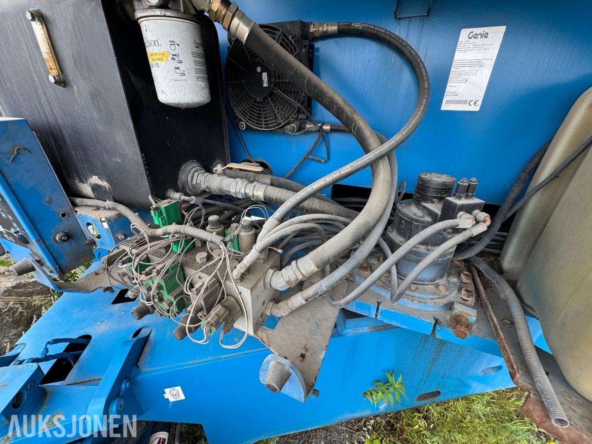 2006 Genie Z-80/60 bomlift / 4x4