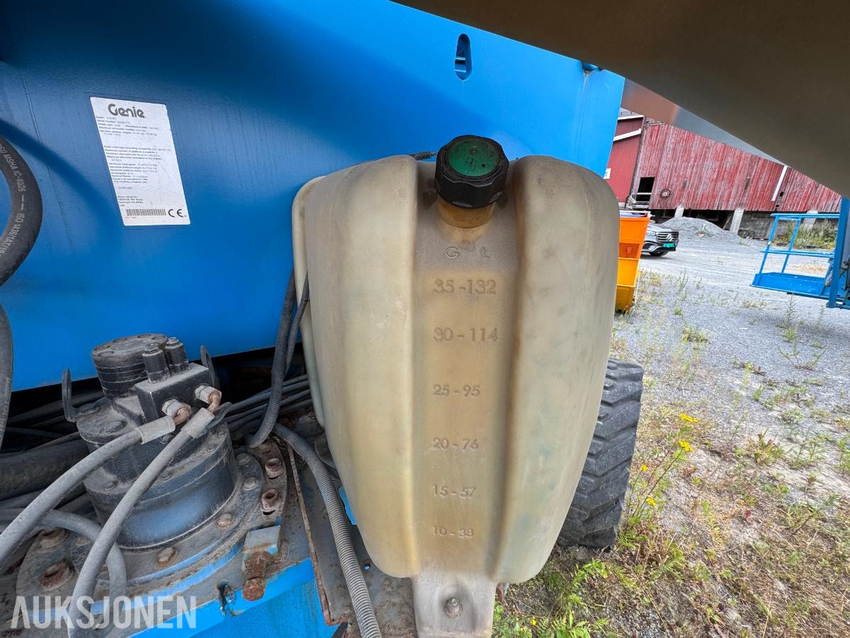2006 Genie Z-80/60 bomlift / 4x4