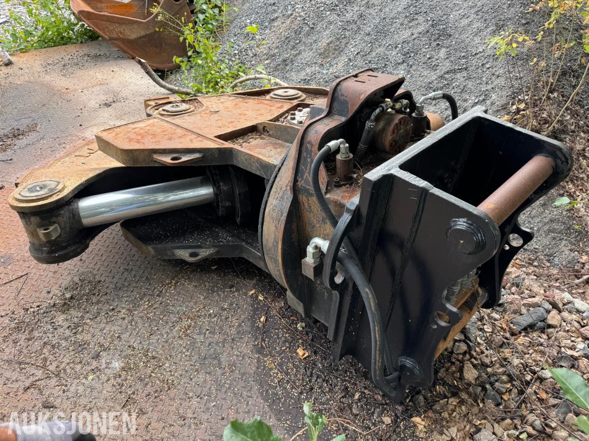 Cat MP20 stålsaks med OilQuick 70