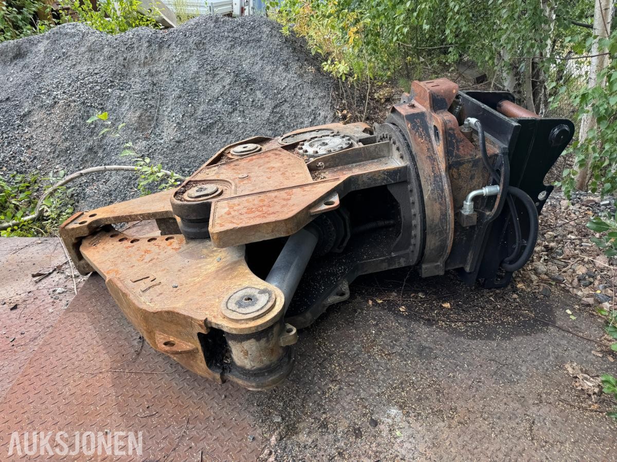 Cat MP20 stålsaks med OilQuick 70