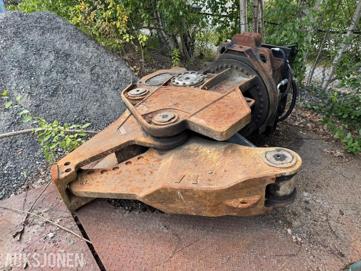 Cat MP20 stålsaks med OilQuick 70