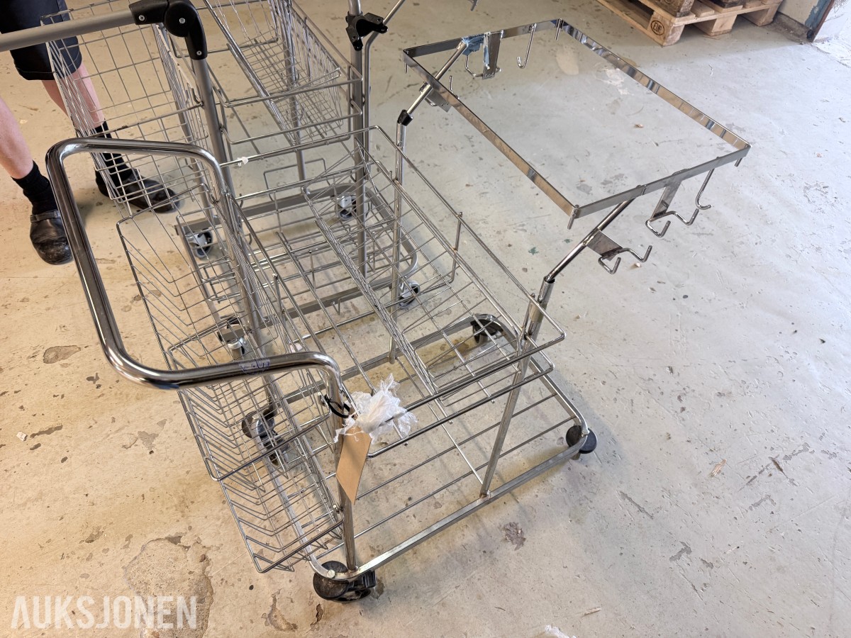 2 stk rengjøringsvogner