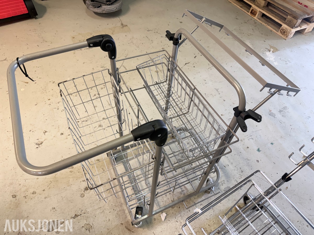 2 stk rengjøringsvogner